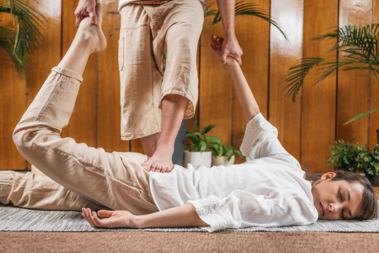 A Move You Should Do MONDAY – Rotational Quad Stretch
