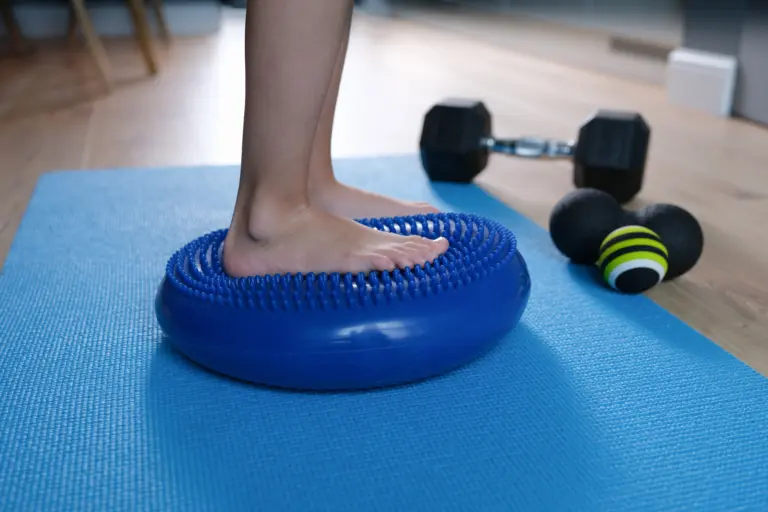 Kinesiology THURSDAY – 8 Hardest Moves after 60 – Balance on One Leg
