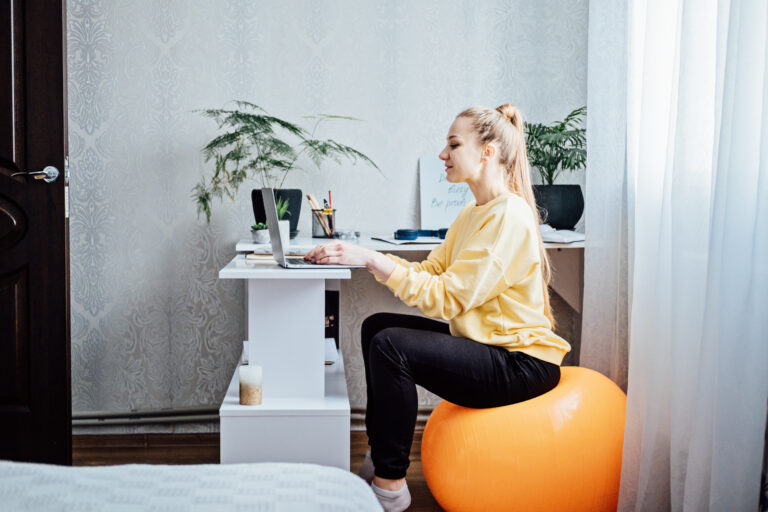 A Move You Should Do MONDAY – Seated Knee Hug